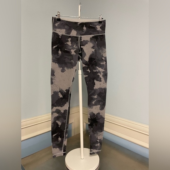 Lululemon - Wunder Under US6 - Picture 2 of 6